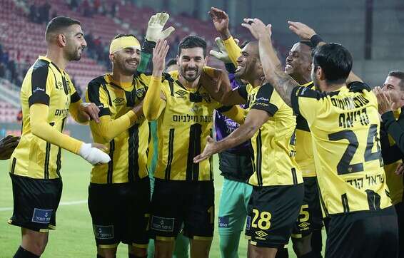 אזולאי (במרכז). "כישרון ענק, אבל לא מוערך מספיק" // צילום: אלן שיבר